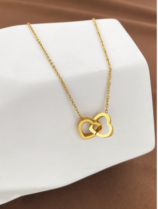 Anti tarnish heart neckpiece
